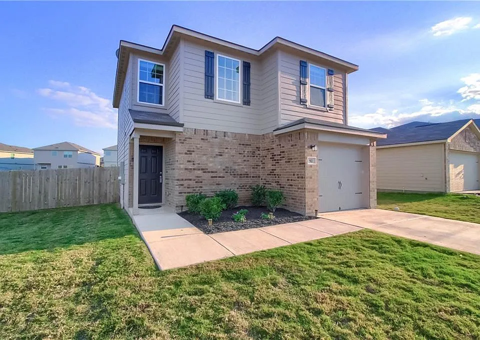 92 Farmer LN, Jarrell TX 76537